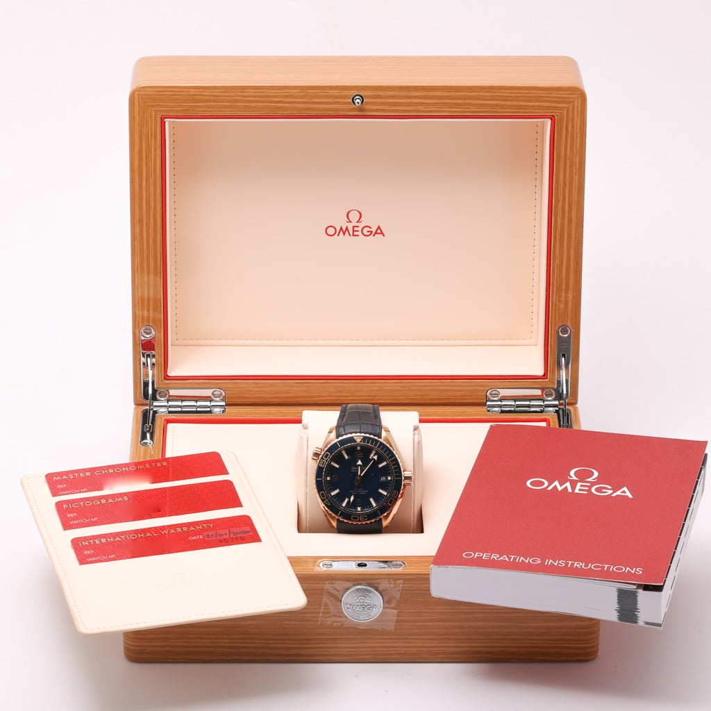 Omega Seamaster Planet Ocean 215.63.44.21.03.001 with blue dial and 18ct rose gold case - product image 2