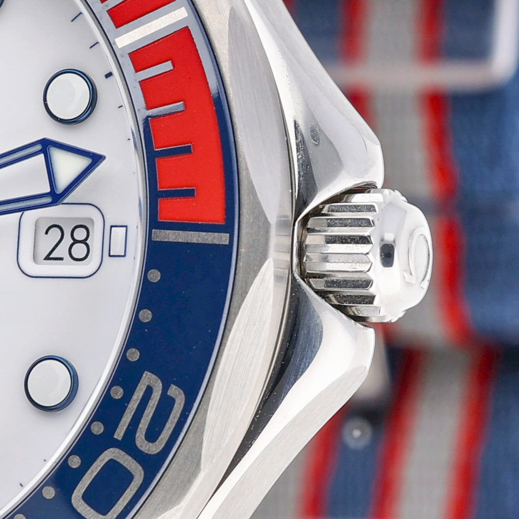 Omega Seamaster Diver 300 M 212.32.41.20.04.001 with white dial and steel case - product image 4
