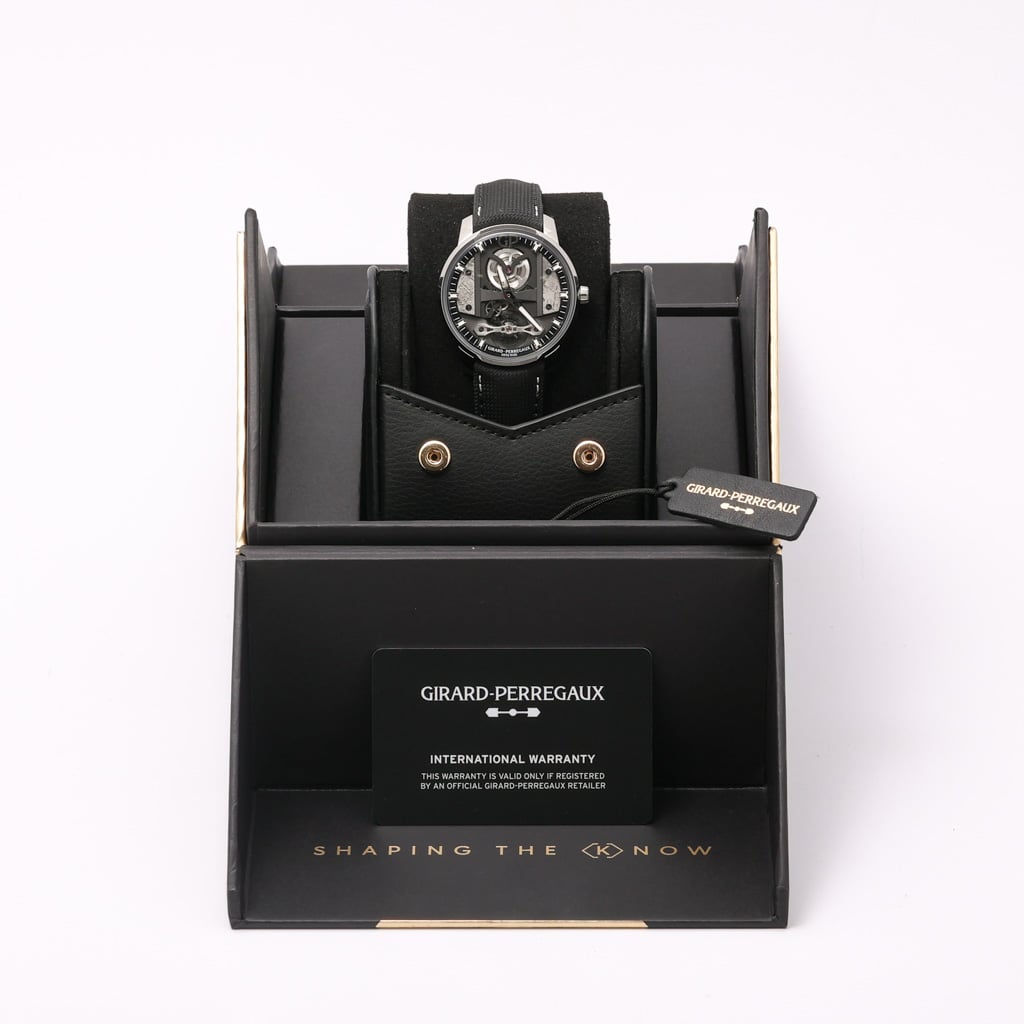 Girard-Perregaux Free Bridge 82000-11-3259-5CX with meteorite dial and steel case - product image 2