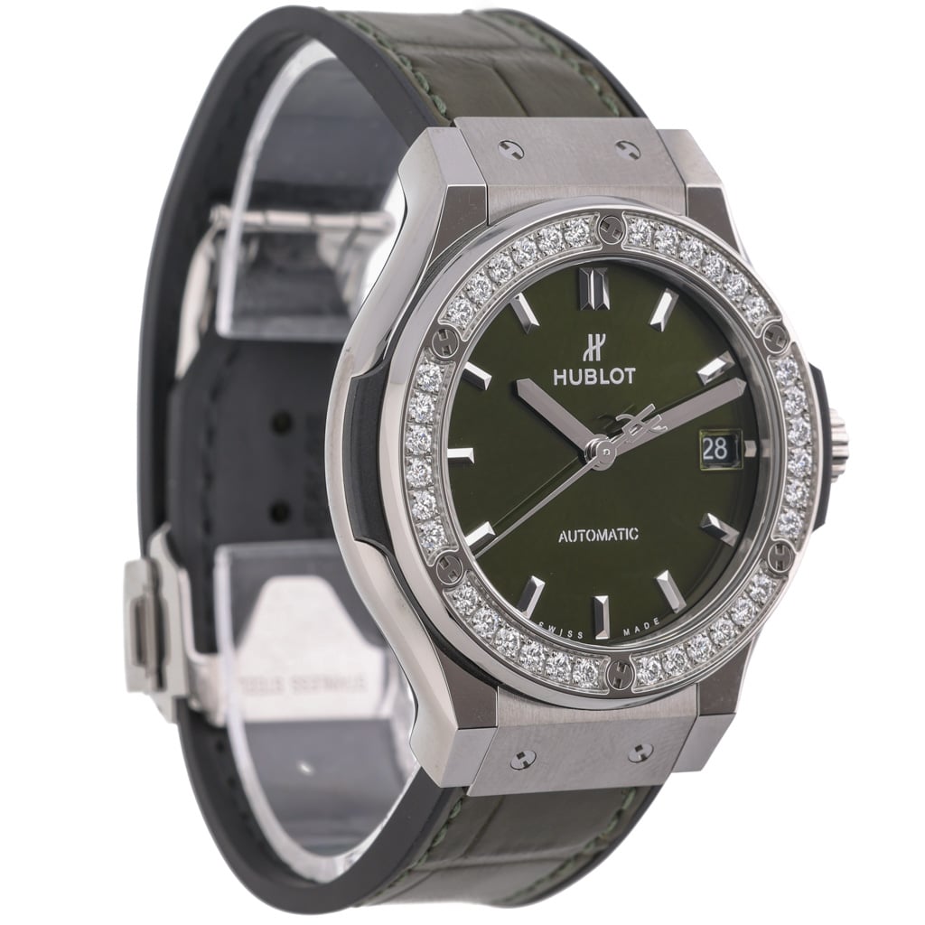 Hublot Classic Fusion 565.NX.8970.LR.1204 with green dial and titanium case - product image 4